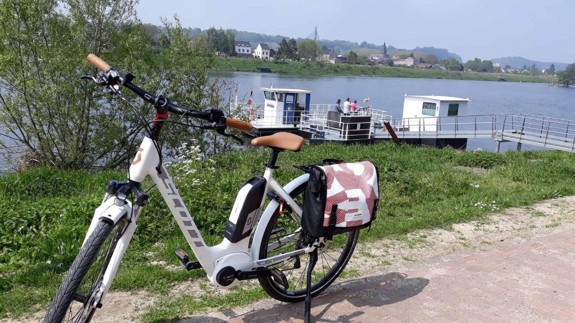 Vakantiewoning Stroenzo Riemst Esterno foto